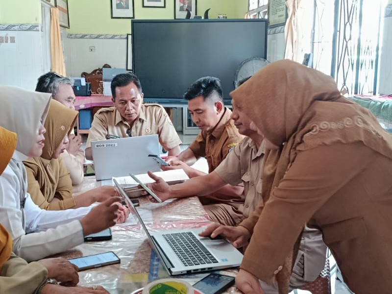 Kegiatan Belajar Bersama Guru - Guru  SD Negeri 3 Semiring