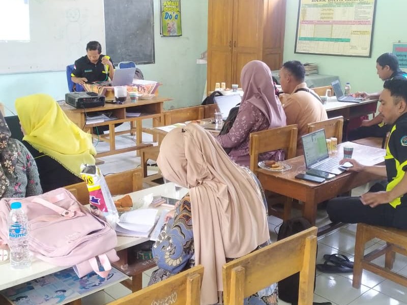 Rapat Rutin Operator Dapodik Kec. Mangaran